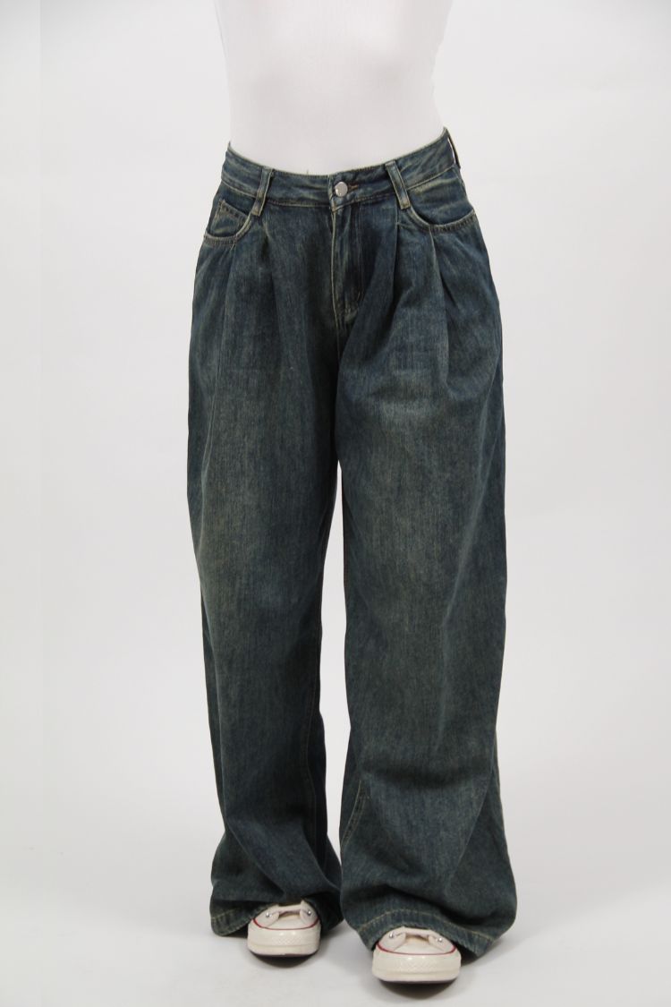 NO.1 BAGGY JEANS WITH FADED AFFECT